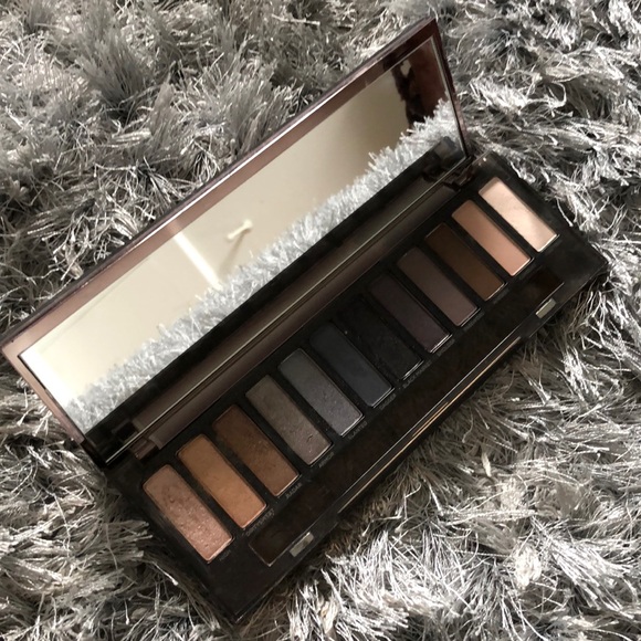 Urban Decay Other - Urban decay Smokey pallet